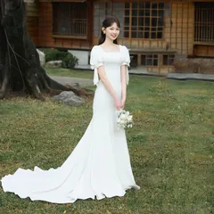 【新品・未使用】フレンチスタイルのウェディングドレス、エレガントなスクエアテール、半袖、二の腕カバー、レディース用ブライダルガウン