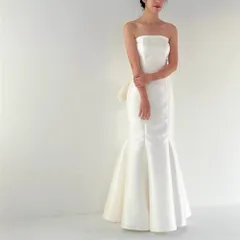 [新品・未使用] ショート丈のボールガウン。ウェディングフォトに最適なホワイト。スタジオやウェディングに最適です。