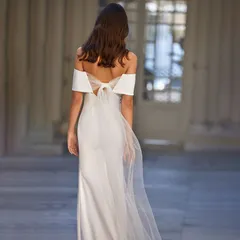 【新品・未使用】フレンチスタイルのウェディング旅行撮影用ドレス。妖精のようなオフショルダースタイル。フィット感のあるボブスタイル。バックレス。