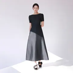 【新品・未使用】フレンチスタイルのウエストにフィットしたバックレスデザインのウェディングドレス。旅行写真、秋にぴったりの高級ブライダルガウン。