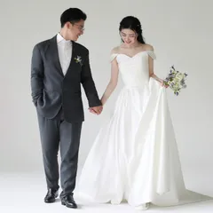 【新品・未使用】オフショルダー バックレス フレンチ ウェディングドレス スタジオ撮影用 ハイスリーブ誕生日パーティーやフォーマルなシーンにぴったりの、さりげないハイスリーブデザインのドレスです。