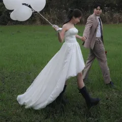 【新品・未使用】スタイリッシュなトラベルウェディング ストラップレスドレス。フロントとバックがショート丈。写真撮影や森のスタイルに最適。