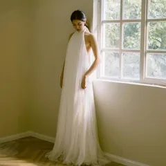 【新品・未使用】フレンチスタイルのウェディングドレス。ハイスリーブデザイン。タフタ風のデザインで、旅行の写真撮影に最適です。映画のエンディング：ウエストをキュッと引き締めるストラップレスのオフショルダーエレガントドレス