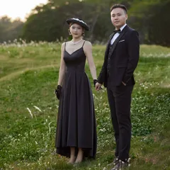 【新品・未使用】ホワイトのミディ丈ドレス。スリムフィットのバンケットドレス。結婚式に最適です。