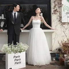 【新品・未使用】フレンチスタイルのハイスリーブの花嫁ドレス。ウェディングフォトに最適です。