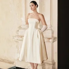 【新着 - 未使用】ハイスリーブのフレンチスタイルウェディングドレス。イブニングフォトや軽やかなバンケットスタイルに最適です。