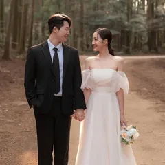 【新品・未使用】フレンチスタイルのウェディングドレス。ハイスリーブデザイン。ホルターネックとバタフライデザインが特徴。