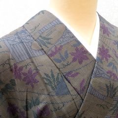 紬 着物 灰色ｘ紫色ｘ赤色 花模様 袷 バチ衿 正絹 仕立て上がり着物 身丈160cm 【キモノオフ野々市若松店】 紬 着物 灰色x紫色x赤色 花模様 袷 バチ衿 正絹 仕立て上がり着物