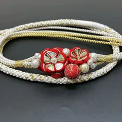帯締め　振袖用帯締め　白×赤　つまみ細工　パール装飾　白　金　絹100%  アレンジタイプ　成人式　振袖　前撮り　卒業式　成人式前撮り　和装前撮り　バイカラー　振袖アクセサリー　ママ振袖　着付け小物　晴れの日コーデ　着物小物　モノトーン　和装　着付け小物　帯〆