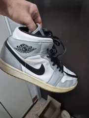 ナイキ エア ジョーダン 1 ミッド スモーク グレー 270