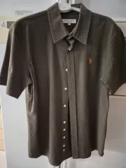 USポロ カーキ色 半袖シャツ(100)