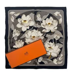 新品同様 HERMES エルメス スカーフ カレ42 シルク100％ FLEURS DE LOTUS 蓮の花 ブラック 箱付き