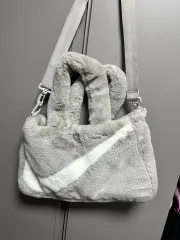 ナイキ ファー スウッシュ トゥー トゥー クロスバッグ グレー