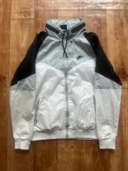 ナイキ ウィンドブレーカー + フードTシャツ