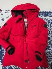 ニューバランス 赤 ダウン アウター