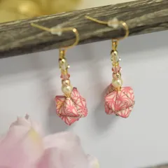 和風 折り紙ピアス｜和柄くす玉 金平糖と風船のような ピンク・桃色 ハンドメイド         oh-02695