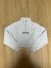 O!Oi ハーフジップアップ クロップド スウェットシャツ