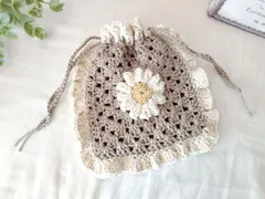 かぎ編み巾着フリル付き　ぷっくりお花巾着　グレーベージュ