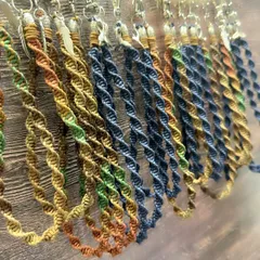 マクラメ　ハンドストラップ　スマホストラップ　ねじねじ　手首　落下防止　キーホルダー　チャーム　ストラップホルダー付き　メンズ　レディース