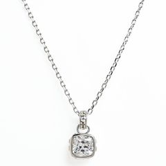 セール価格 エメラルドカット 1.7ct ソリテール ネックレス CZ - メルカリ
