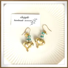 No.1629 ハートのピアス　ハートのイヤリング　ゴールド色のピアス　ゴールドのイヤリング　大人可愛いピアス　大人可愛いイヤリング　ハンドメイドピアス　ハンドメイドイヤリング　ピアス　イヤリング　クリア×ブルー系