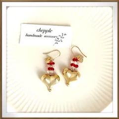 No.1630 ハートのピアス　ハートのイヤリング　ゴールド色のピアス　ゴールドのイヤリング　大人可愛いピアス　大人可愛いイヤリング　ハンドメイドピアス　ハンドメイドイヤリング　ピアス　イヤリング　クリア×レッド