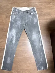 DIESEL ペイント グレー ジーンズ (ウエスト 33)