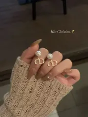 ゴールドパール幾何学ピアス レディース ファッションアクセサリー メタルスタッド 揺れる 大人可愛い 上品 カジュアル シンプル トレンド