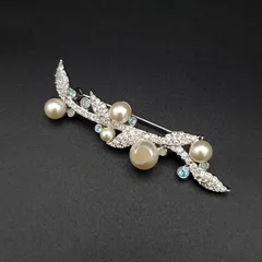 SWAROVSKI スワロフスキー ブローチ クリスタル ラインストーン フェイクパール シルバーカラー 上品 エレガント きらきら ギフト プレゼント 贈り物