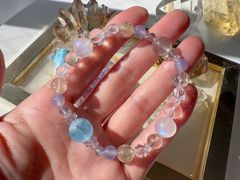 アナヒータストーンズ 製クリスタル観音様彫りビーズ ブレスレット