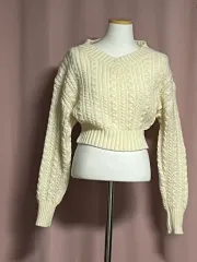 (新品) アイボリー Vネック ケーブル編み クロップド ニット