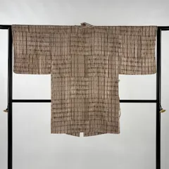 道中着 身丈92.5cm 裄丈63cm S 和装コート 縞 幾何学模様 絞り 薄茶色 正絹 秀品 【中古】