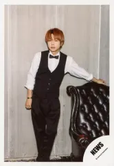 【中古】生写真(ジャニーズ) NEWS/増田貴久/全身・衣装黒・白・左手ソファ・背景グレー/「NEWS 15th Anniversary LIVE 2018 “Strawberry“」グッズオフショット/公式生写真