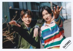 【中古】生写真(STARTO) SixTONES/京本大我・高地優吾/横型・上半身/シングル「GONG/ここに帰ってきて」MV＆ジャケ写オフショット/公式生写真