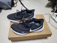 ナイキ レボリューション 5 ランニングシューズ ブラック 240mm 状態: 傷なし、良し