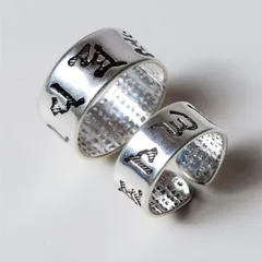 般若心経 六字真言 リング 2点セット 太め×細め フリーサイズ 調整可 シルバーコーティング 銀色 彫刻 エンボス チベット 仏教 指輪 メンズ レディース ユニセックス 開運 金運 厄除け お守り スピリチュアル プレゼント 運気アップ