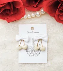 ハートさくらんぼ🍒リボン付き耳飾り(white)