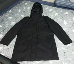 ユニクロ ハイブリッド ダウンコート ブラック (M)