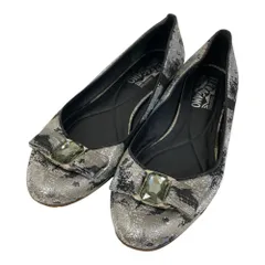 美品 Salvatore Ferragamo サルヴァトーレフェラガモ ビジュー付き ヴァラ リボン フラットパンプス 7D 約24.5cm シルバーカラー レディース 古着 中古 USED