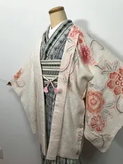 【中古】Mサイズ 羽織 正絹 白地に唐花模様