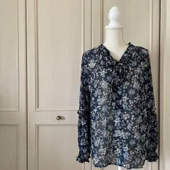 55 ローズティアラ Rosetiara 花柄 総柄 ボウタイ ブラウス シャツ トップス　レディース　blouse　shirt　Tops　ladies リボン　お呼ばれ　デート　オフィスカジュアル　食事会　可愛い　お出かけ　上品　長袖のサムネイル