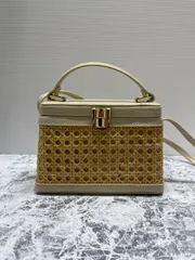 送料無料！！ZARAザラ　カゴバック　サマーショルダー　白×ベージュ　#80130MOML3