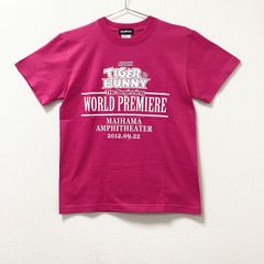 헌 옷 미품 BANDAI 반다이 극장판 TIGER&BUNNY The Beginning WORLD PREMIERE 공식 반팔 T셔츠 유니섹스 S사이즈 크루넥 코튼 트로피컬 핑크 복숭아색 2012 마이하마 암피시아터 타이바니
