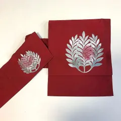 リユース品　名古屋帯 赤色 葉のデザイン