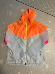 ナイキ ランニング ウィンドブレーカー