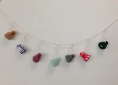 毛糸のミニ帽子ガーランド｜ナチュラルで可愛い壁飾り・子ども部屋に ハンドメイド oh-01129