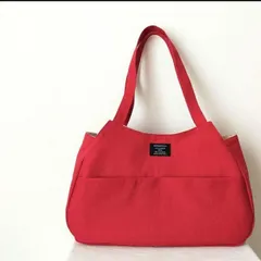 ハンドメイド　帆布のバッグ　トートバッグ　肩がけバッグ　チューリップバッグ　バルーンバッグ　無地　赤　シンプル