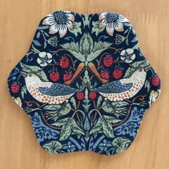 花びら型＊作成が大変でした＊コースター＊少し大き目＊ウイリアムモリス「いちご泥棒」