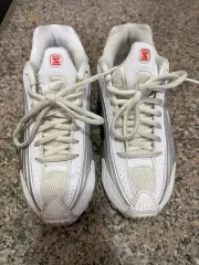 ナイキ ショックス R4 白 メタリック シルバー 240