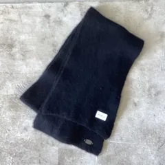 フルラFURLA黒ふわふわマフラー　アンティークメタルタグ付き